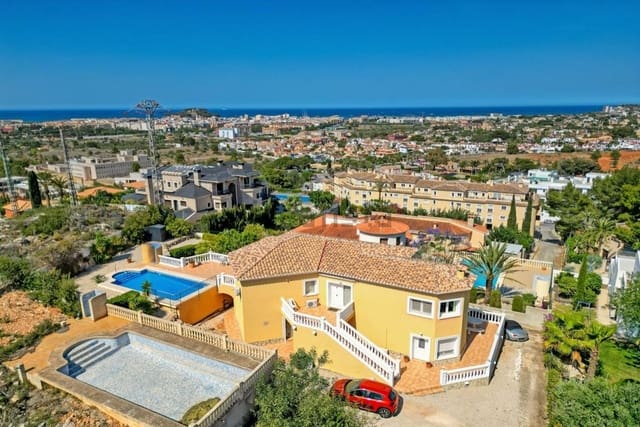 5 Zimmer Villa zu verkaufen in Dénia mit Pool - 525.000 € (Ref: 8648396)