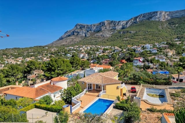 5 Zimmer Villa zu verkaufen in Dénia mit Pool - 525.000 € (Ref: 8648396)