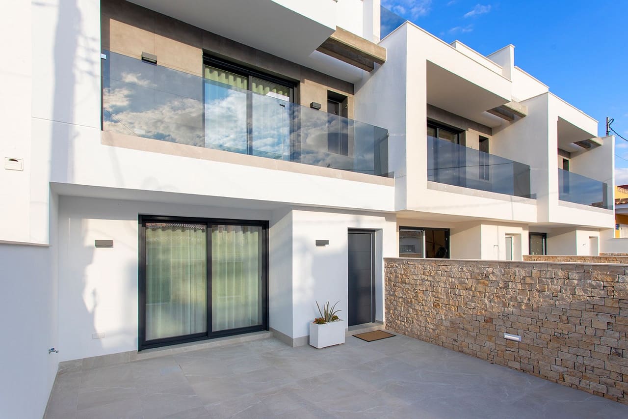 3 bedroom Villa for sale in Torre de la Horadada with pool garage - € 519,900 (Ref: 8664236)