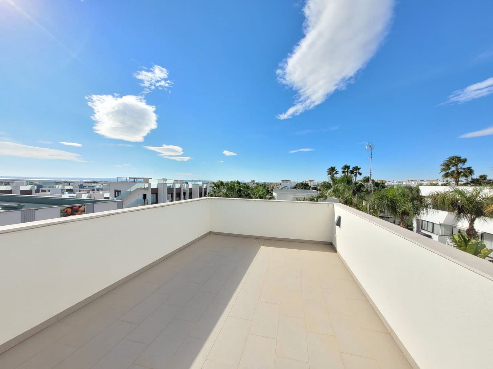 3 slaapkamer Villa voor vakantieverhuur in Ciudad Quesada met zwembad garage - € 980 (Ref: 8665770)