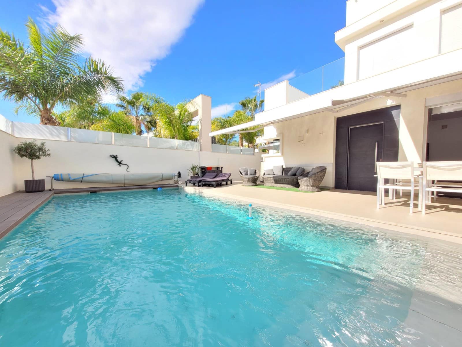 3 slaapkamer Villa voor vakantieverhuur in Ciudad Quesada met zwembad garage - € 980 (Ref: 8665770)