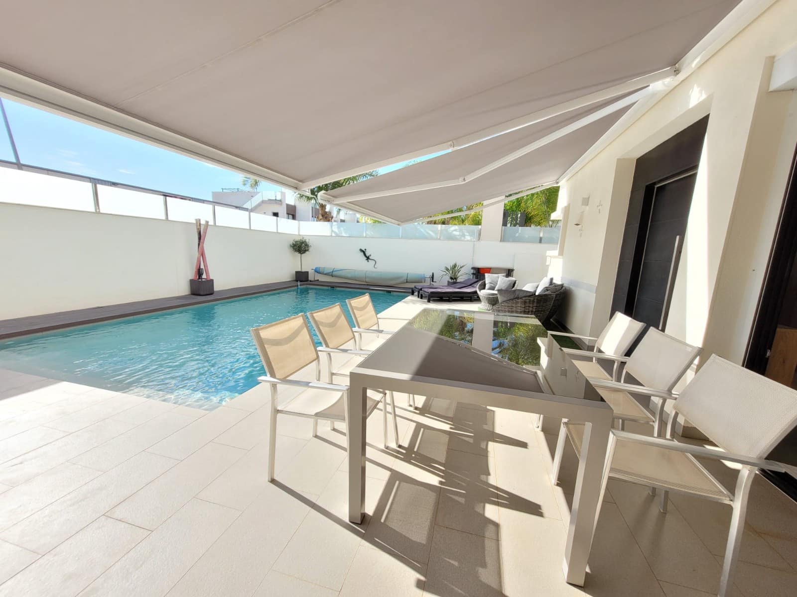 3 slaapkamer Villa voor vakantieverhuur in Ciudad Quesada met zwembad garage - € 980 (Ref: 8665770)