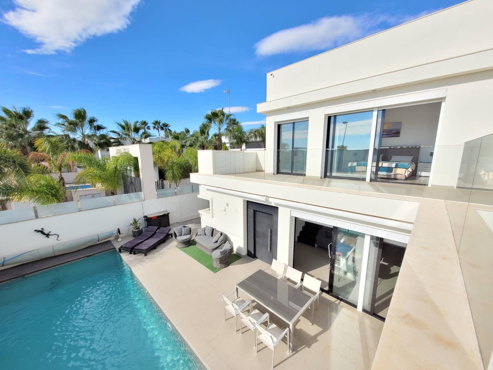 3 slaapkamer Villa voor vakantieverhuur in Ciudad Quesada met zwembad garage - € 980 (Ref: 8665770)