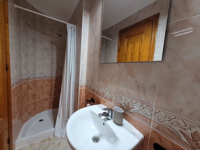 2 makuuhuone Huvila lomavuokrausta paikassa La Marina, Elche / Elx mukana uima-altaan 
autotalli - 525 € (Ref: 8674947)