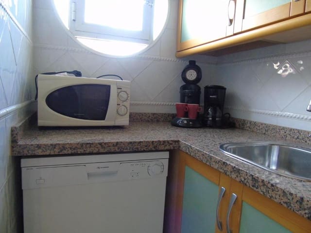 2 slaapkamer Appartement voor vakantieverhuur in La Mata, Torrevieja met zwembad - € 315 (Ref: 8728771)