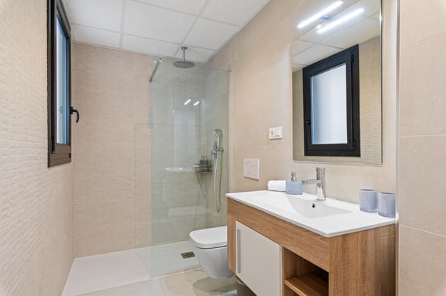 Apartamento de 2 habitaciones en Playa Flamenca, Orihuela en alquiler vacacional con piscina garaje - 693 € (Ref: 8754819)