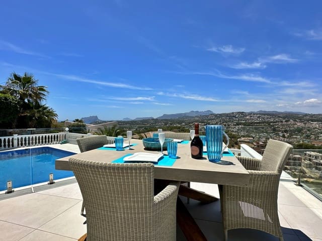 4 slaapkamer Villa te koop in Moraira, Teulada-Moraira met zwembad - € 1.195.000 (Ref: 8781975)