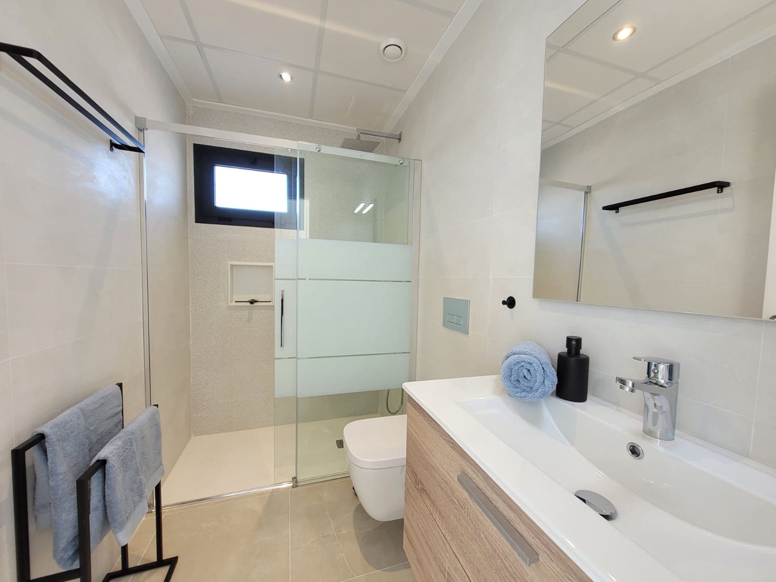 3 slaapkamer Villa voor vakantieverhuur in Ciudad Quesada met zwembad garage - € 1.085 (Ref: 8786960)