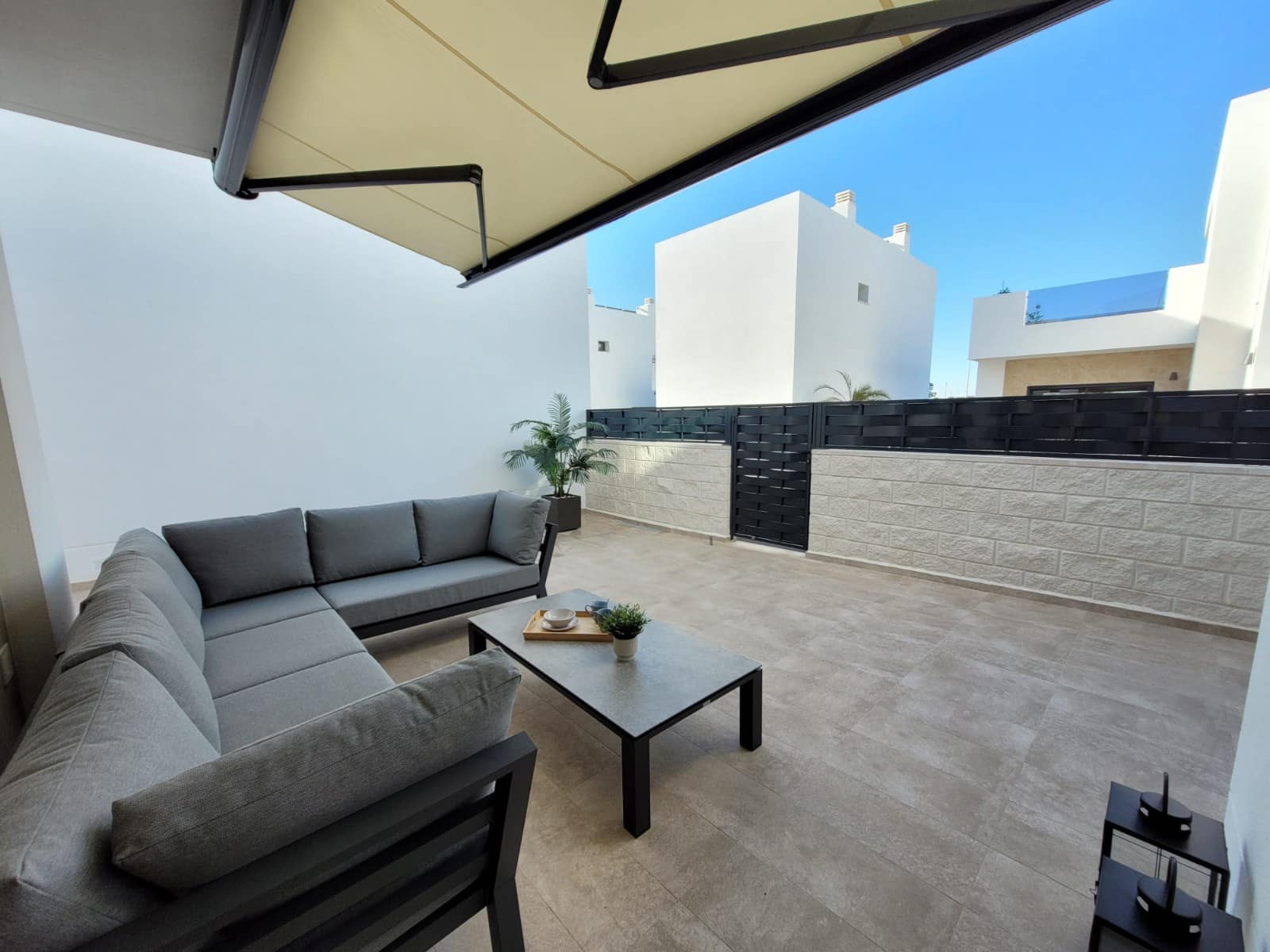 3 slaapkamer Villa voor vakantieverhuur in Ciudad Quesada met zwembad garage - € 1.085 (Ref: 8786960)