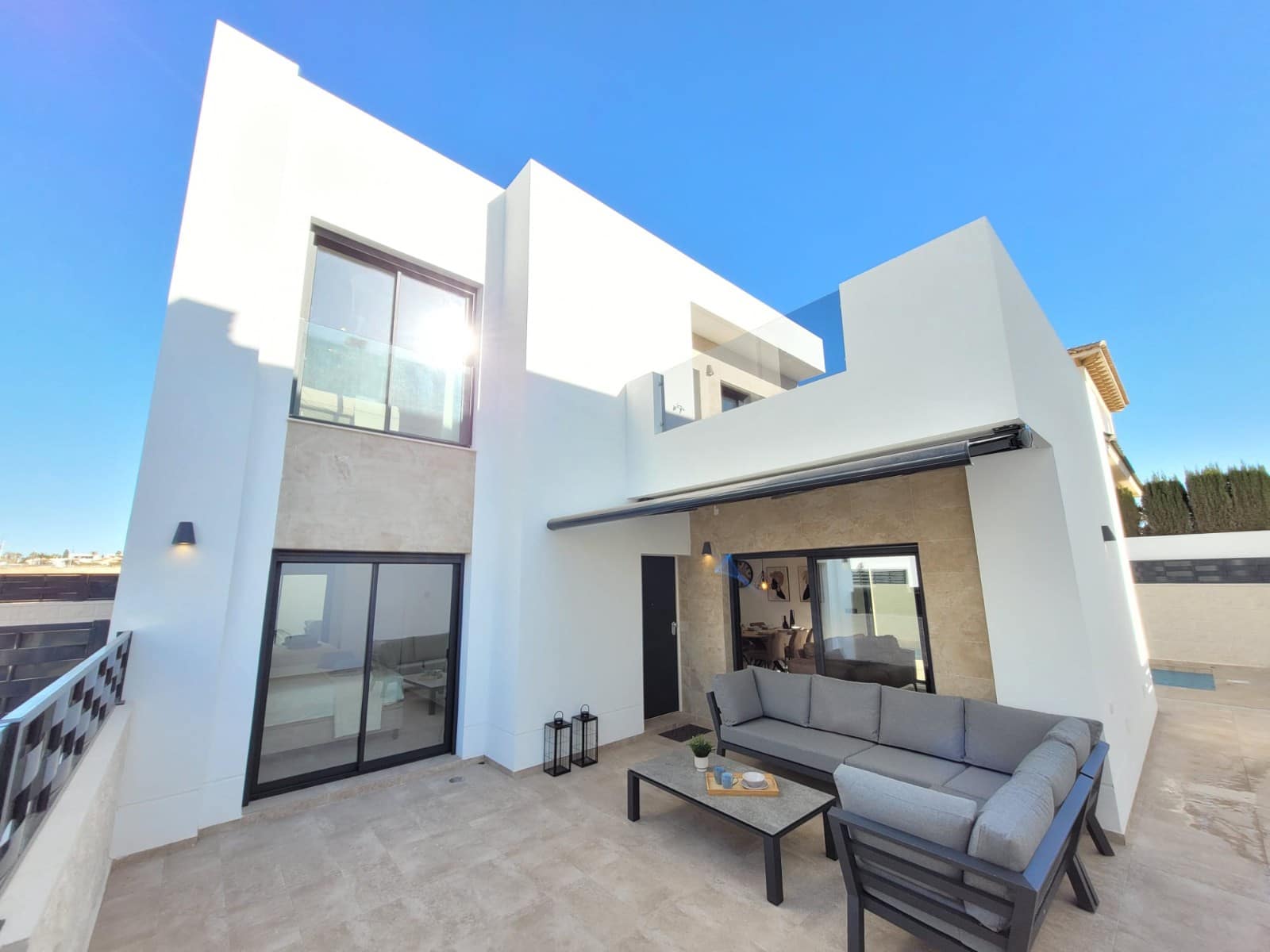 3 slaapkamer Villa voor vakantieverhuur in Ciudad Quesada met zwembad garage - € 1.085 (Ref: 8786960)