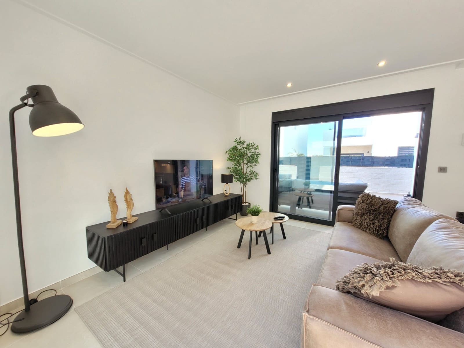 3 slaapkamer Villa voor vakantieverhuur in Ciudad Quesada met zwembad garage - € 1.085 (Ref: 8786960)