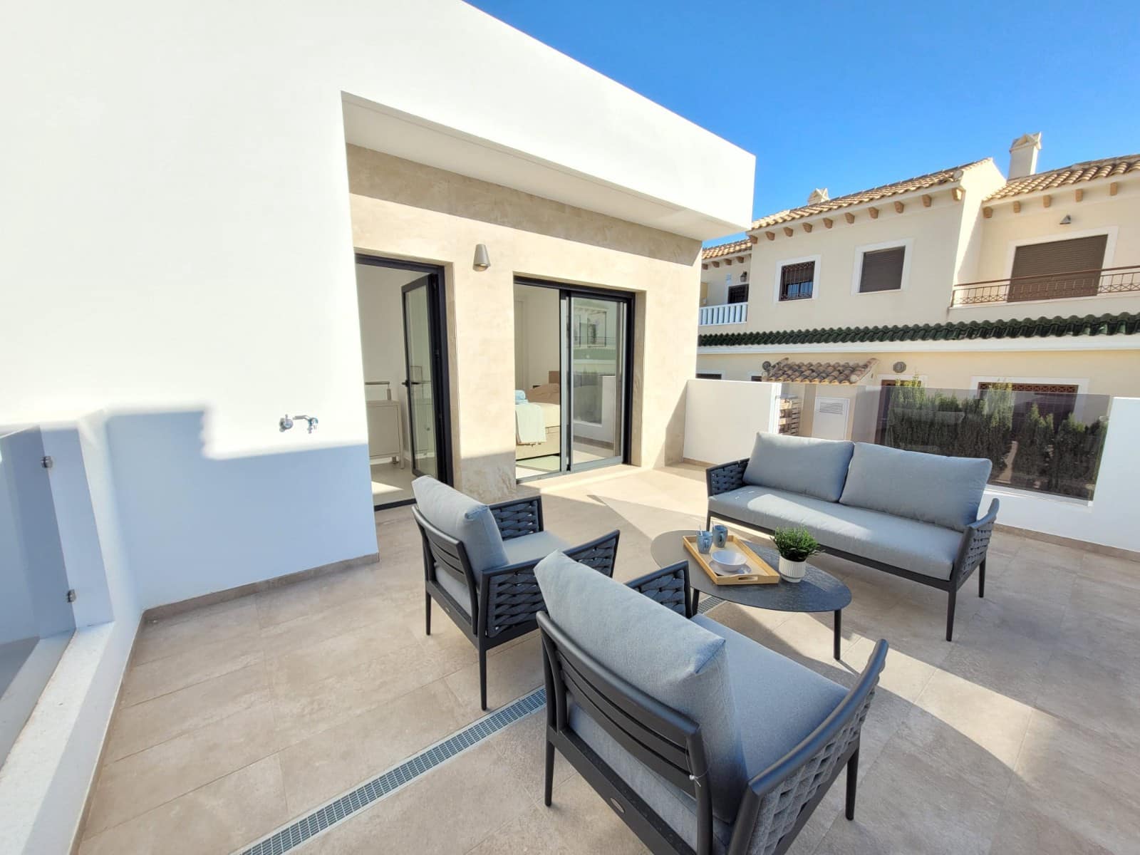 3 slaapkamer Villa voor vakantieverhuur in Ciudad Quesada met zwembad garage - € 1.085 (Ref: 8786960)