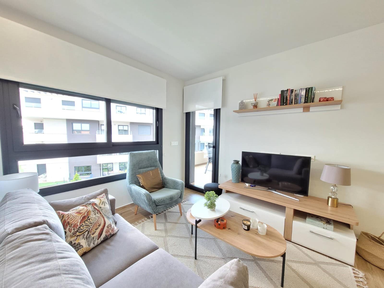   2 soveværelse   ferieLejlighed i Villamartin   med   swimmingpool  garage  - € 375 (Ref: 8840227)