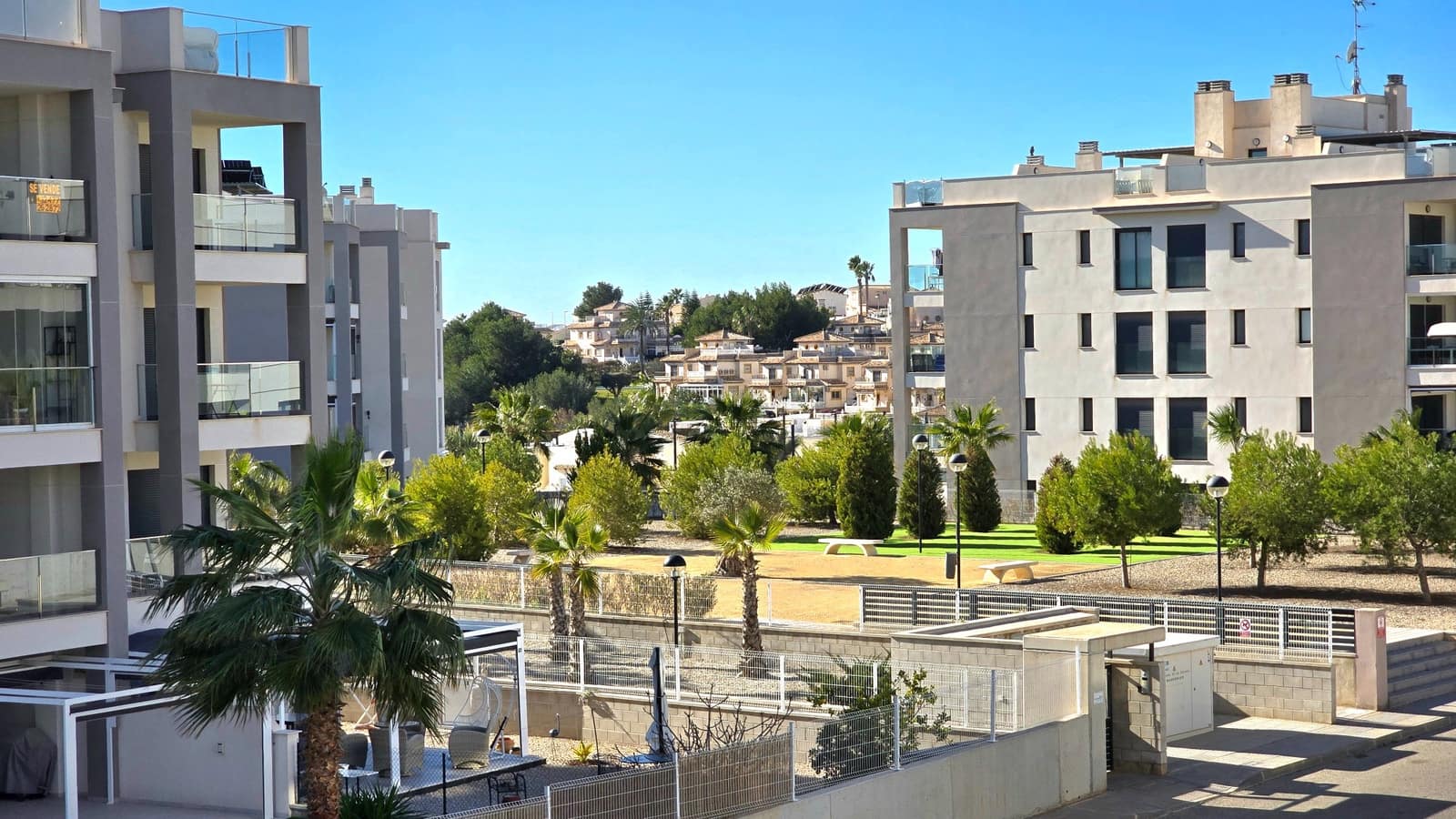   2 soveværelse   ferieLejlighed i Villamartin   med   swimmingpool  garage  - € 375 (Ref: 8840227)