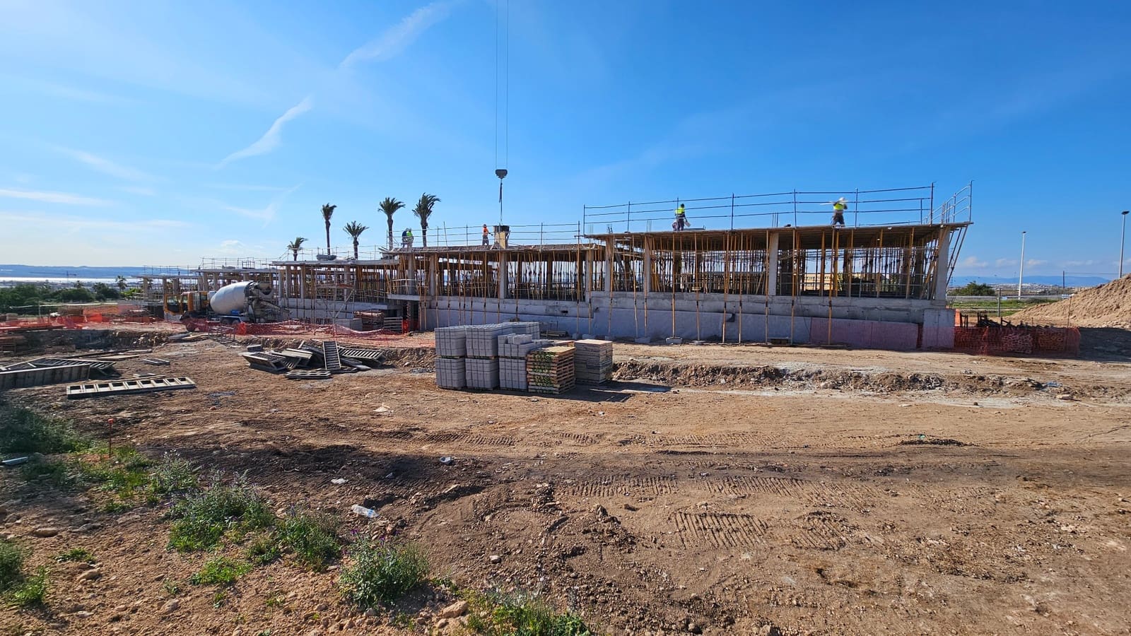 3 bedroom Villa for sale in Torrevieja with pool - € 595,000 (Ref: 8873811)