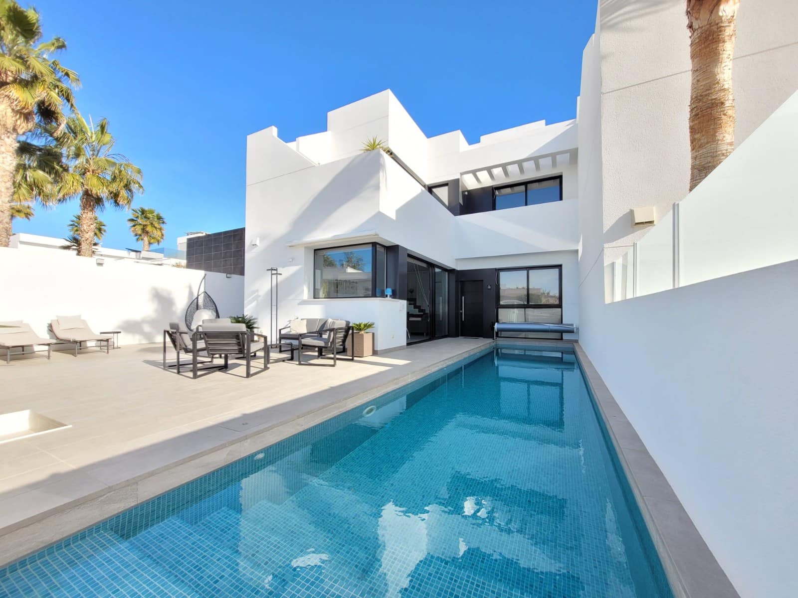 3 slaapkamer Villa voor vakantieverhuur in La Marina met zwembad garage - € 1.505 (Ref: 8880896)