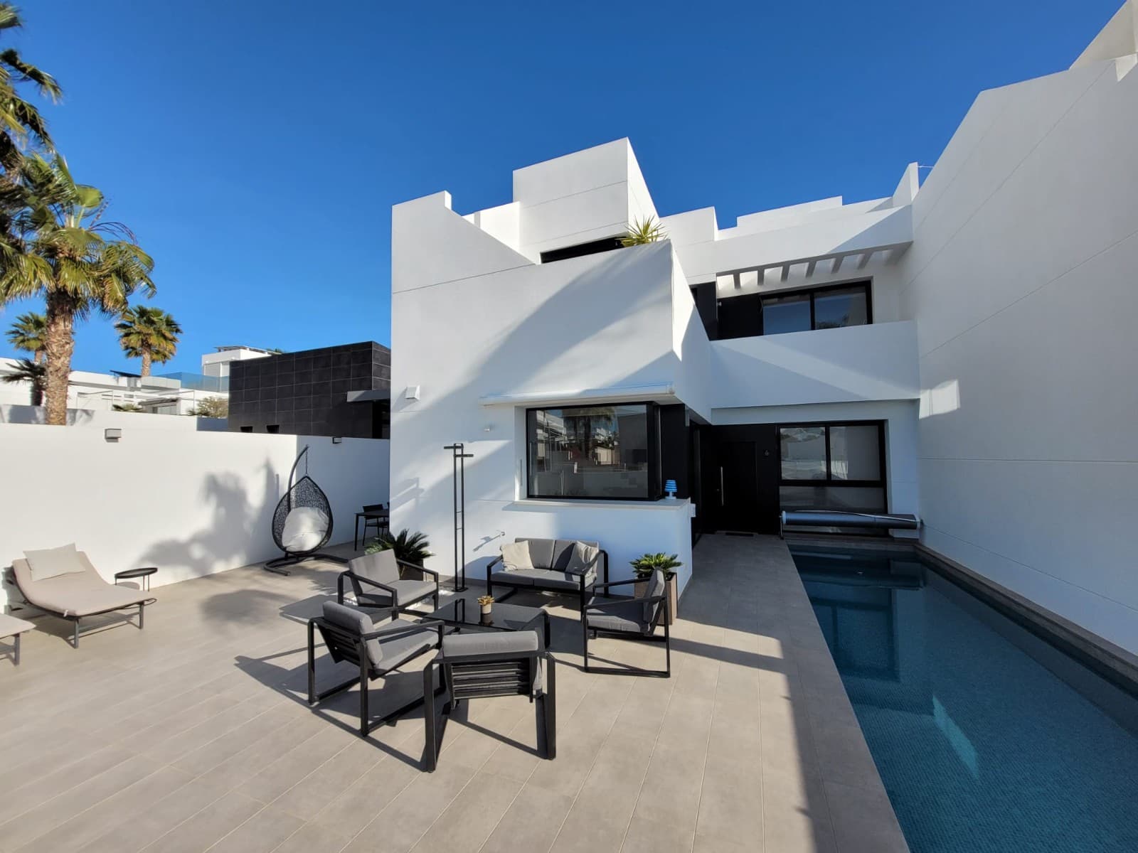 3 slaapkamer Villa voor vakantieverhuur in La Marina met zwembad garage - € 1.505 (Ref: 8880896)