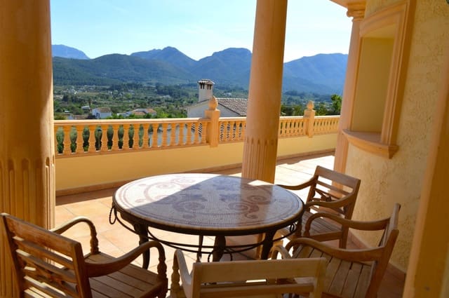 3 slaapkamer Villa te koop in Jalón / Xaló met zwembad - € 595.000 (Ref: 8896235)