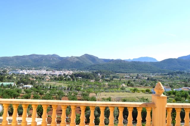 3 slaapkamer Villa te koop in Jalón / Xaló met zwembad - € 595.000 (Ref: 8896235)