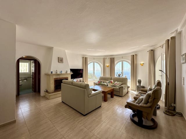 3 soveværelse Villa til salg i Moraira, Teulada-Moraira med swimmingpool - € 695.000 (Ref: 8898097)