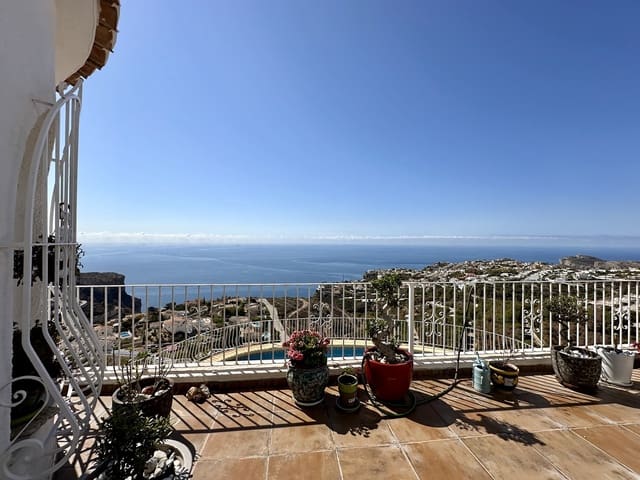 3 soveværelse Villa til salg i Moraira, Teulada-Moraira med swimmingpool - € 695.000 (Ref: 8898097)