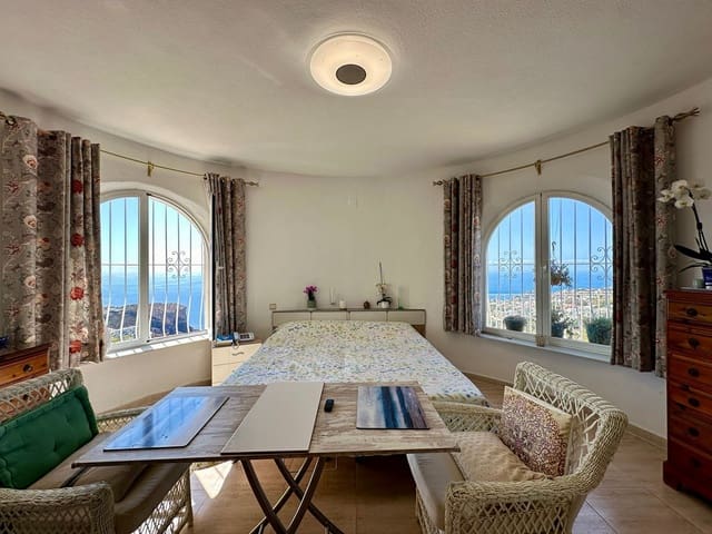 3 soveværelse Villa til salg i Moraira, Teulada-Moraira med swimmingpool - € 695.000 (Ref: 8898097)