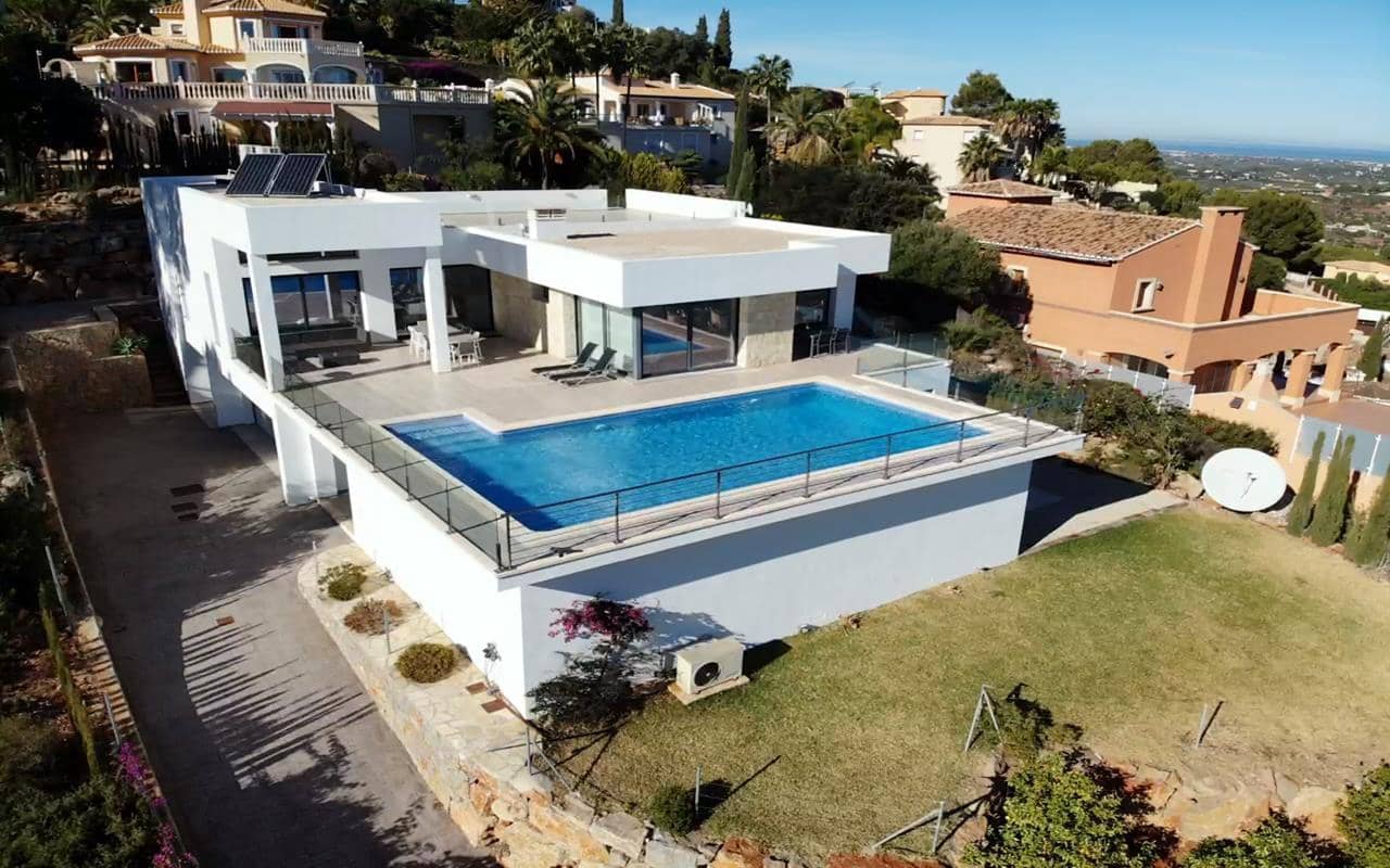 Chalet de 5 habitaciones en Dénia en venta con piscina - 1.300.000 € (Ref: 8899680)