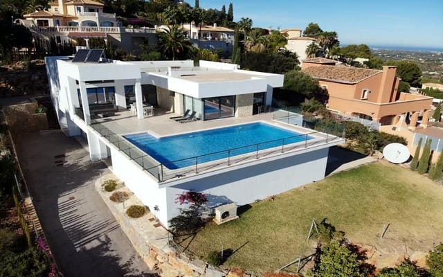 Chalet de 5 habitaciones en Dénia en venta con piscina - 1.300.000 € (Ref: 8899680)