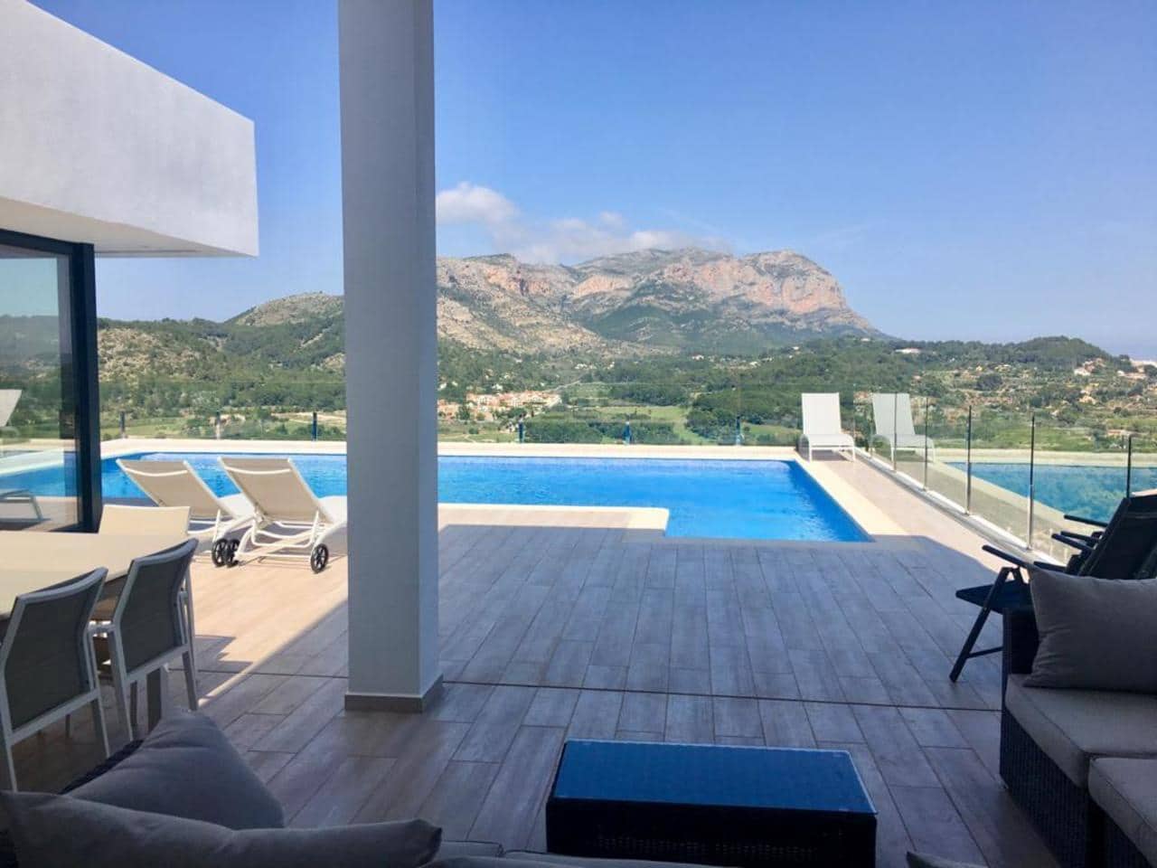 Chalet de 5 habitaciones en Dénia en venta con piscina - 1.300.000 € (Ref: 8899680)