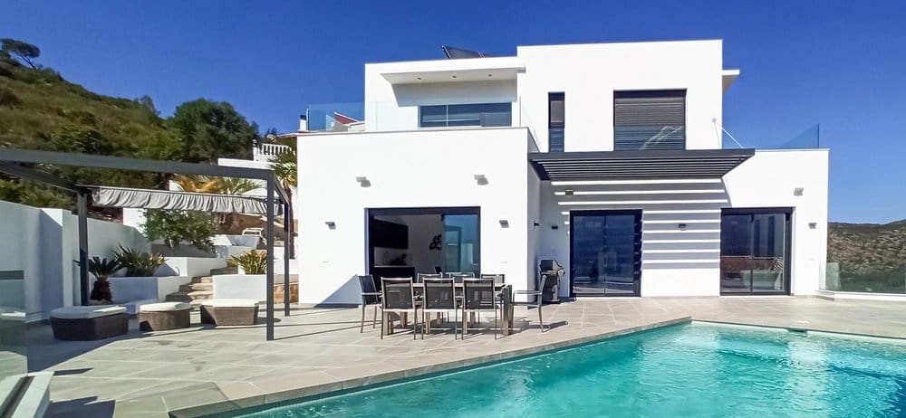 4 bedroom Villa for sale in Pego with pool - € 790,000 (Ref: 8903688)