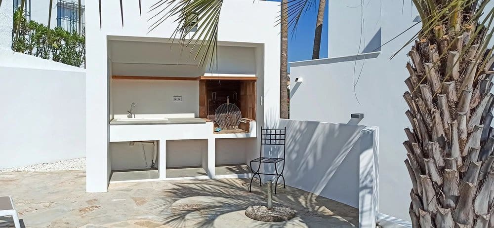 4 bedroom Villa for sale in Pego with pool - € 790,000 (Ref: 8903688)