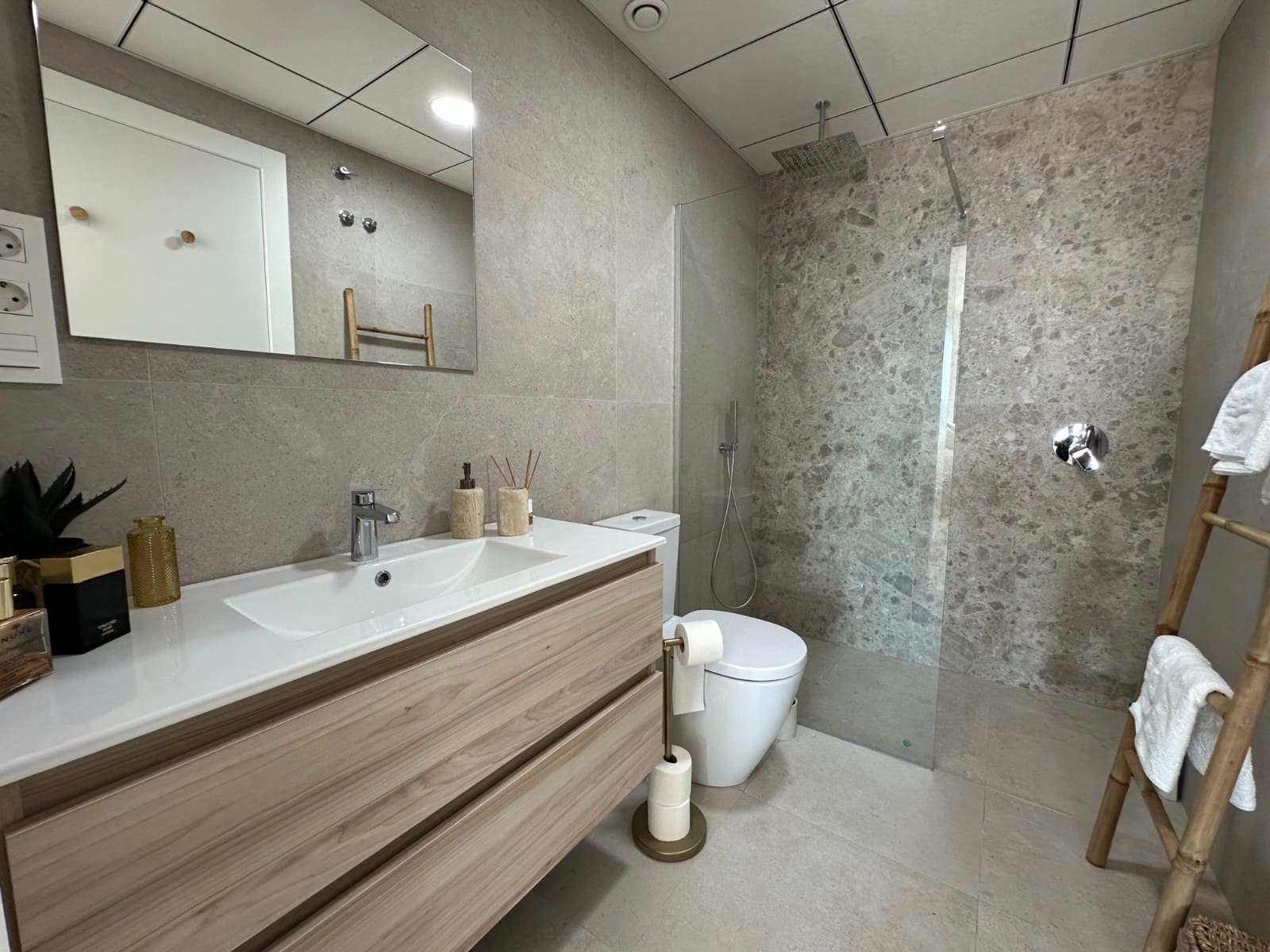 3 slaapkamer Villa voor vakantieverhuur in Benijofar met zwembad garage - € 1.120 (Ref: 8904053)