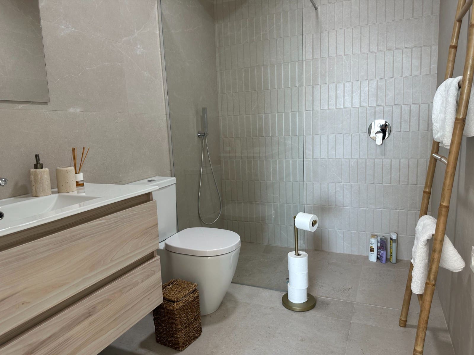 3 slaapkamer Villa voor vakantieverhuur in Benijofar met zwembad garage - € 1.120 (Ref: 8904053)