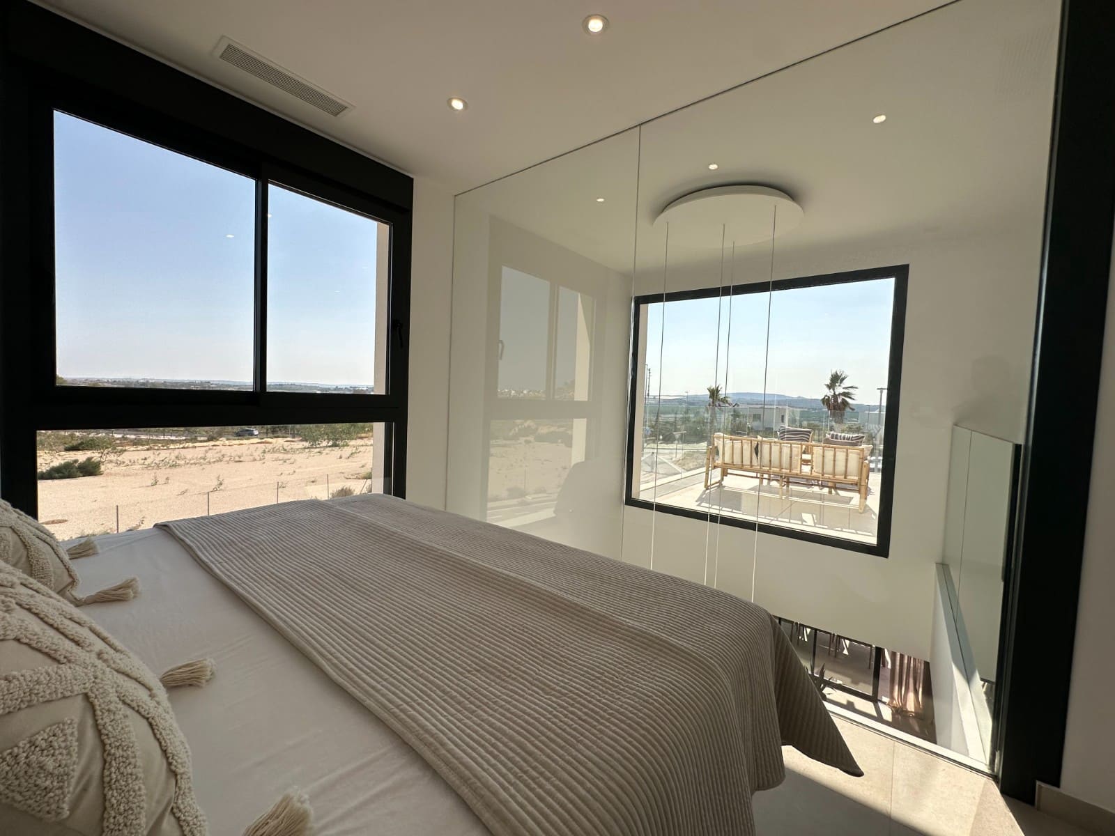 3 slaapkamer Villa voor vakantieverhuur in Benijofar met zwembad garage - € 1.120 (Ref: 8904053)