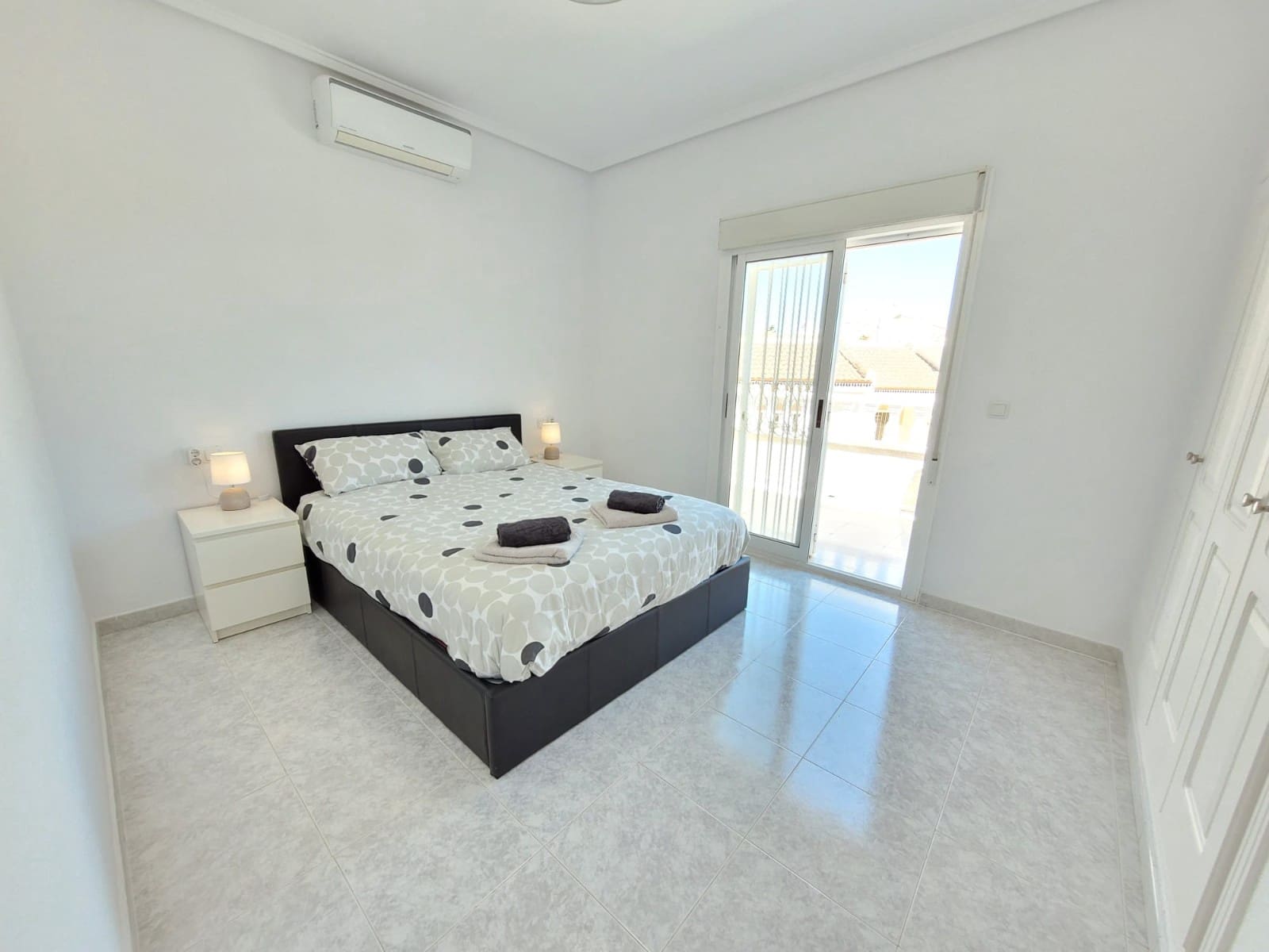 3 bedroom Townhouse for holiday rental in Ciudad Quesada with pool - € 525 (Ref: 8904126)