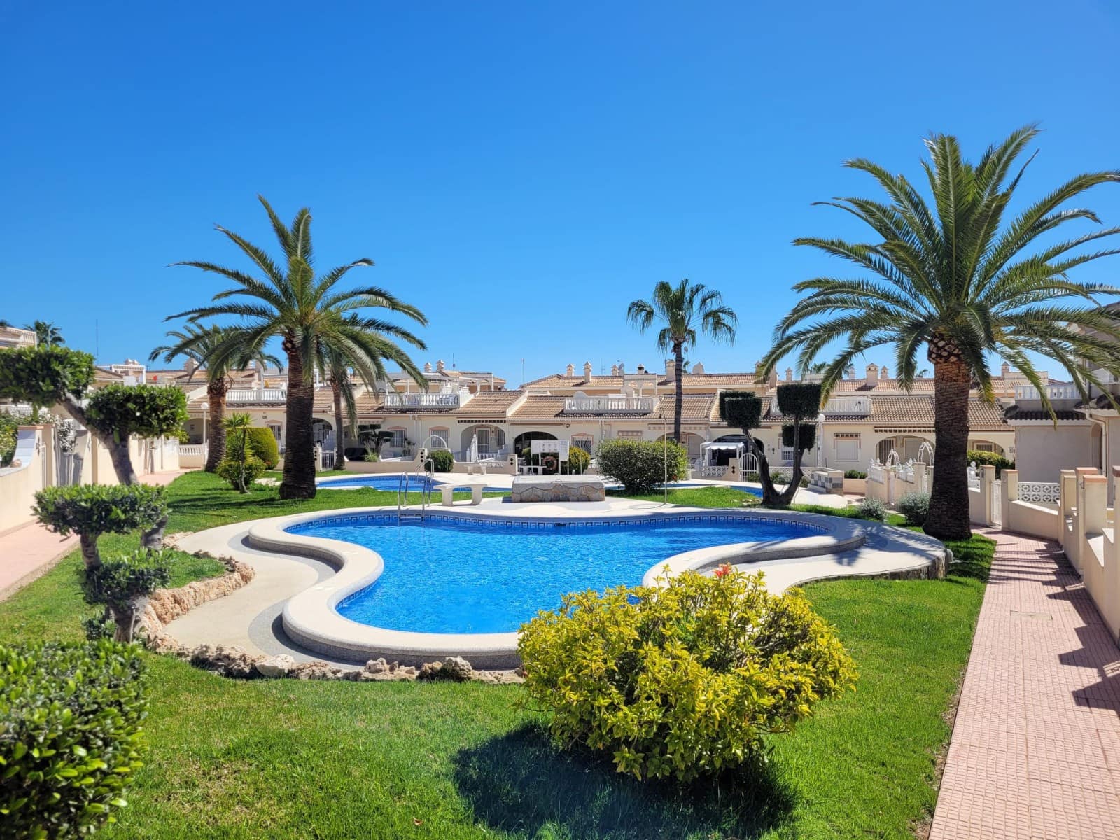 3 bedroom Townhouse for holiday rental in Ciudad Quesada with pool - € 525 (Ref: 8904126)