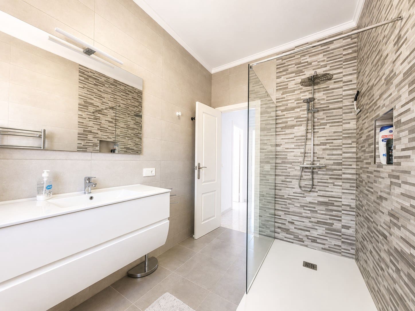 3 slaapkamer Huis voor vakantieverhuur in Ciudad Quesada met zwembad - € 525 (Ref: 8904126)