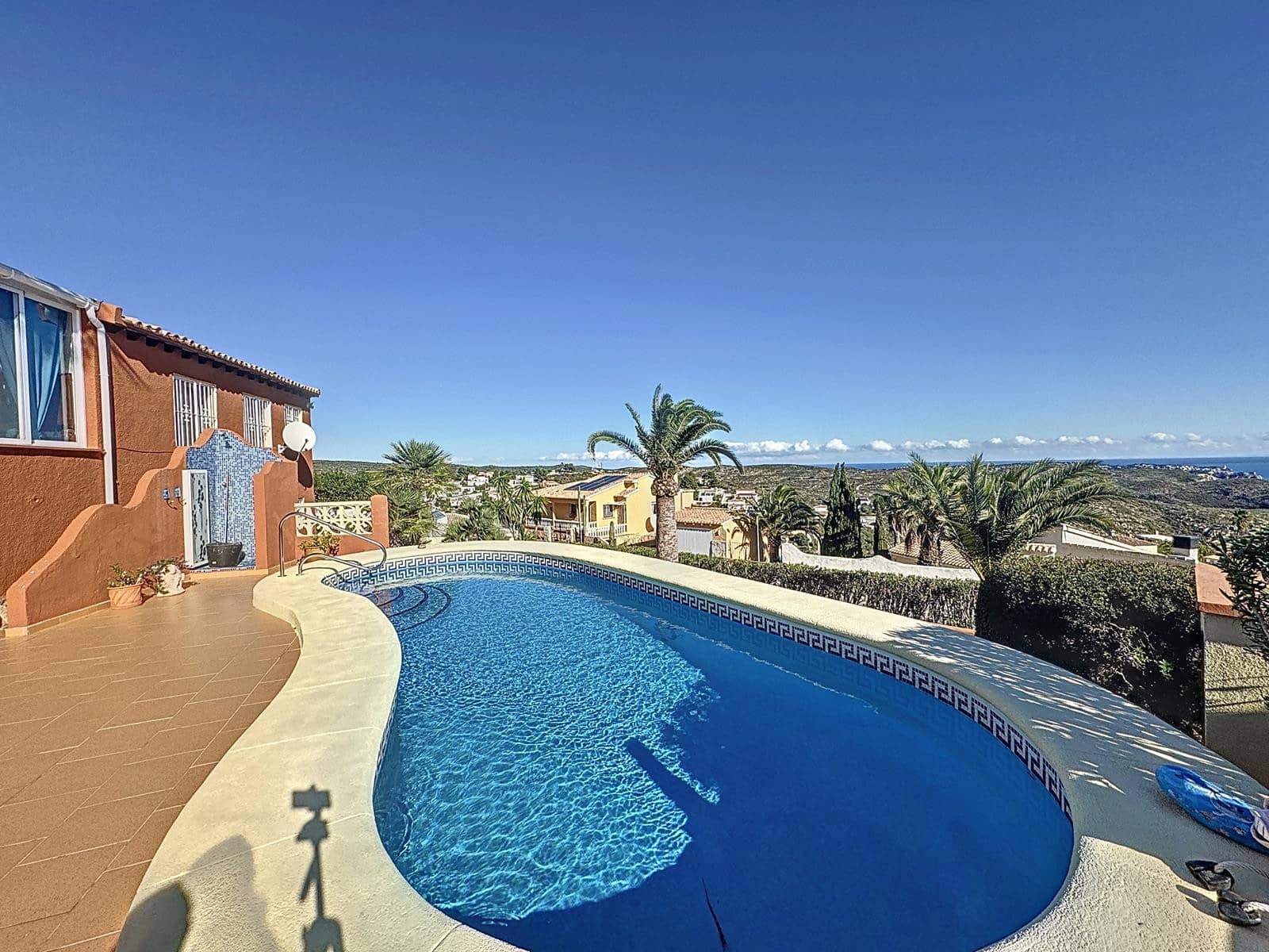 Chalet de 2 habitaciones en Moraira en venta con piscina - 420.000 € (Ref: 8905035)