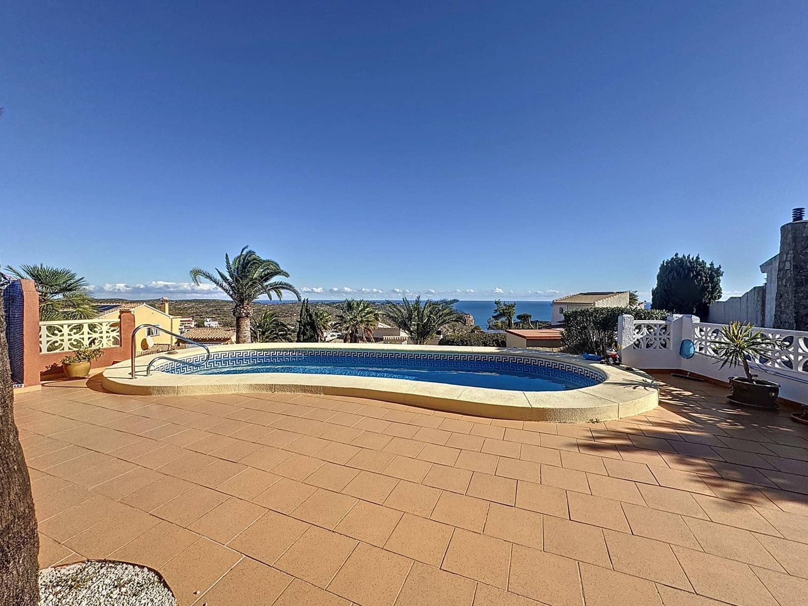 Chalet de 2 habitaciones en Moraira en venta con piscina - 420.000 € (Ref: 8905035)