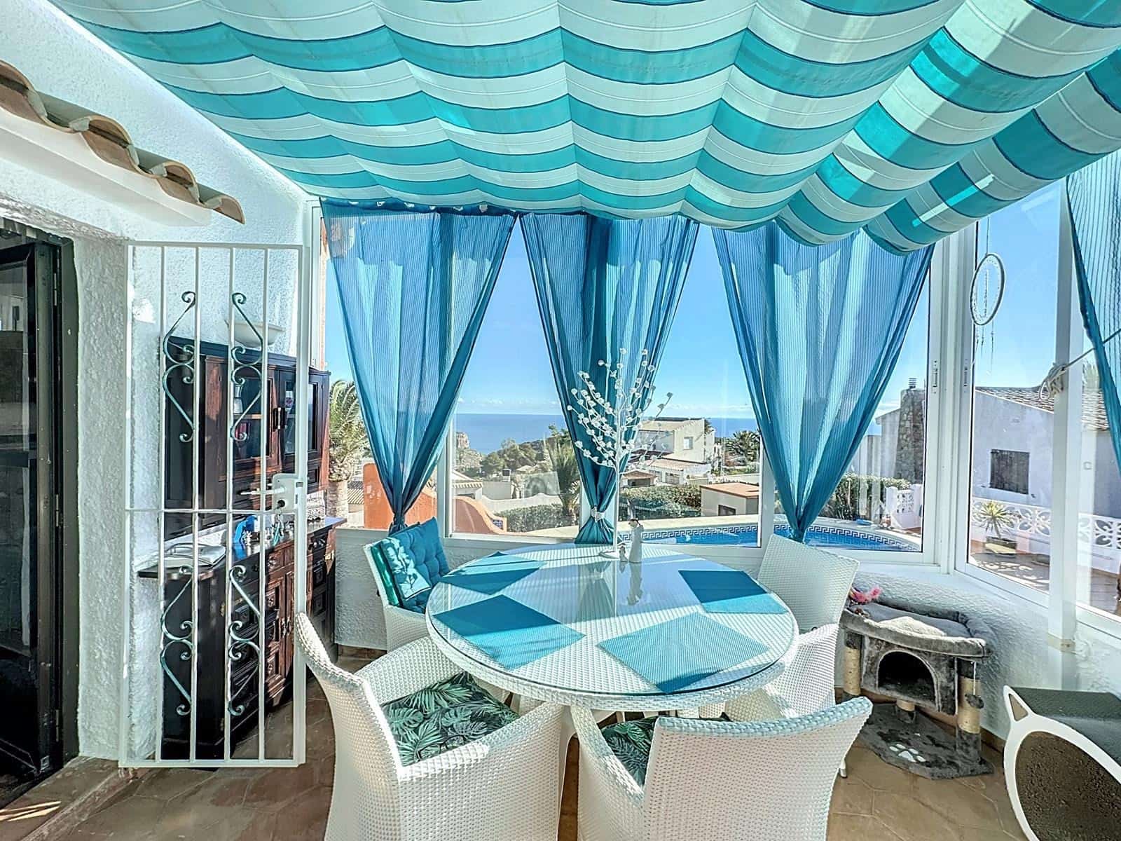 Chalet de 2 habitaciones en Moraira en venta con piscina - 420.000 € (Ref: 8905035)