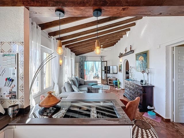 Chalet de 2 habitaciones en Moraira, Teulada-Moraira en venta con piscina - 420.000 € (Ref: 8905035)