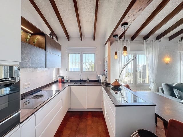 Chalet de 2 habitaciones en Moraira, Teulada-Moraira en venta con piscina - 420.000 € (Ref: 8905035)