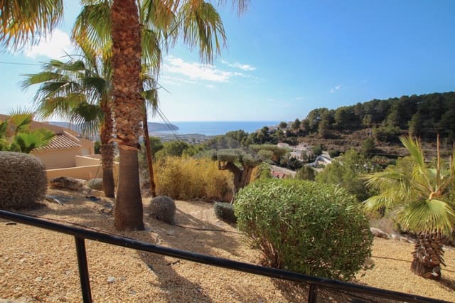 3 soveværelse Villa til salg i Moraira, Teulada-Moraira med swimmingpool - € 400.000 (Ref: 8909648)