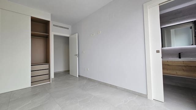 Apartamento de 2 habitaciones en Torrevieja en venta con piscina - 334.900 € (Ref: 8929767)