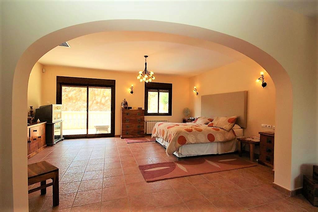 9 slaapkamer Finca/Landhuis te koop in Jalon / Xalo met zwembad - € 999.000 (Ref: 8953476)