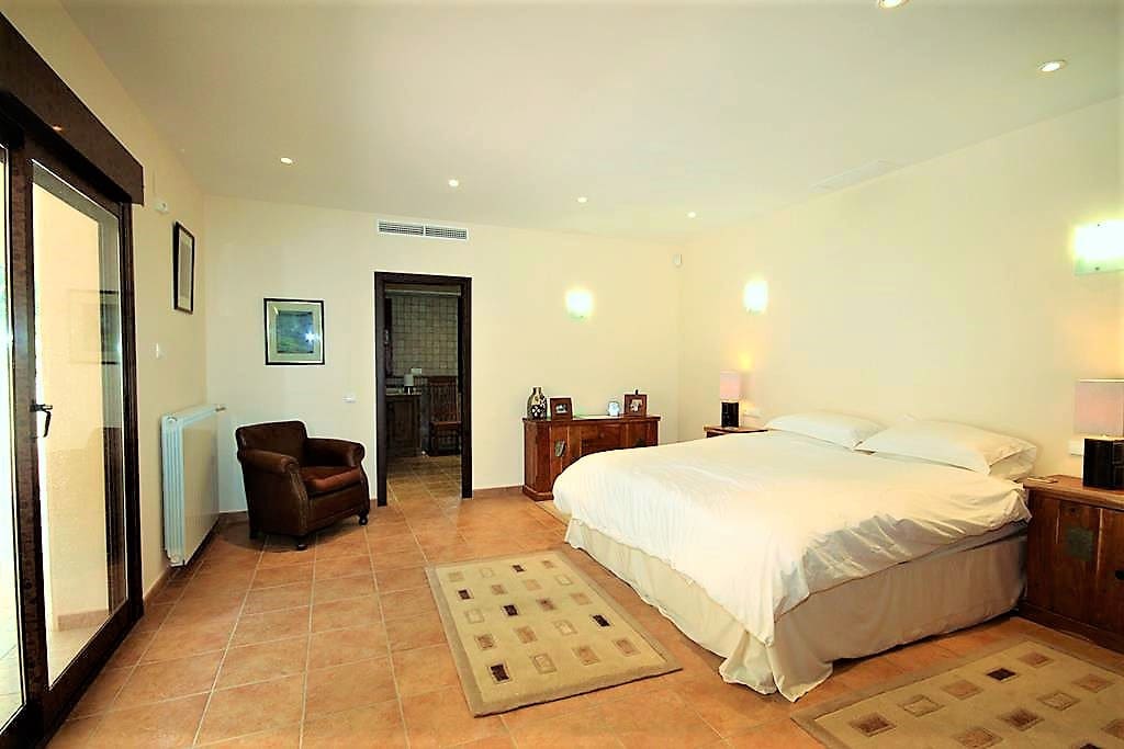 9 slaapkamer Finca/Landhuis te koop in Jalon / Xalo met zwembad - € 999.000 (Ref: 8953476)