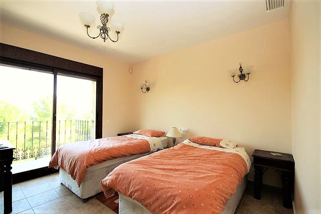 9 slaapkamer Finca/Landhuis te koop in Jalon / Xalo met zwembad - € 999.000 (Ref: 8953476)