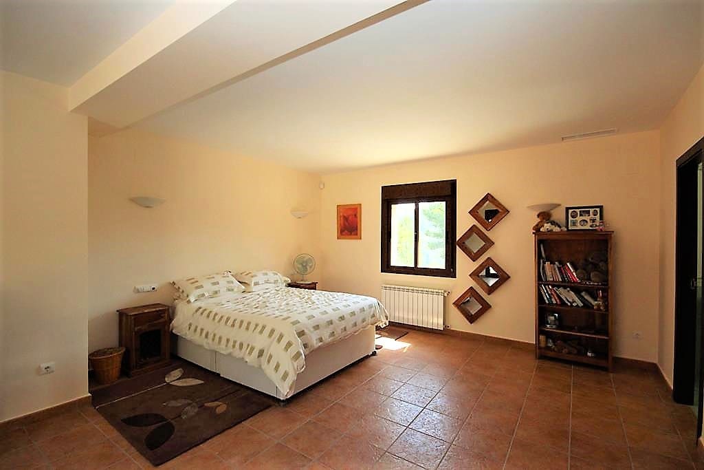 9 slaapkamer Finca/Landhuis te koop in Jalon / Xalo met zwembad - € 999.000 (Ref: 8953476)