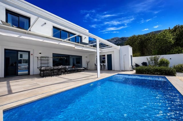 3 slaapkamer Villa te koop in Dénia met zwembad - € 798.000 (Ref: 8968000)