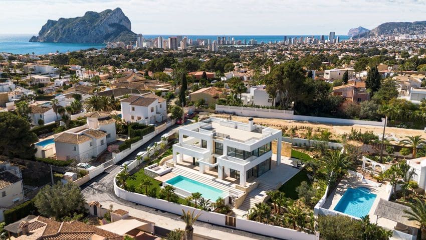 4 soveværelse Villa til salg i Benissa med swimmingpool - € 2.260.000 (Ref: 8977863)